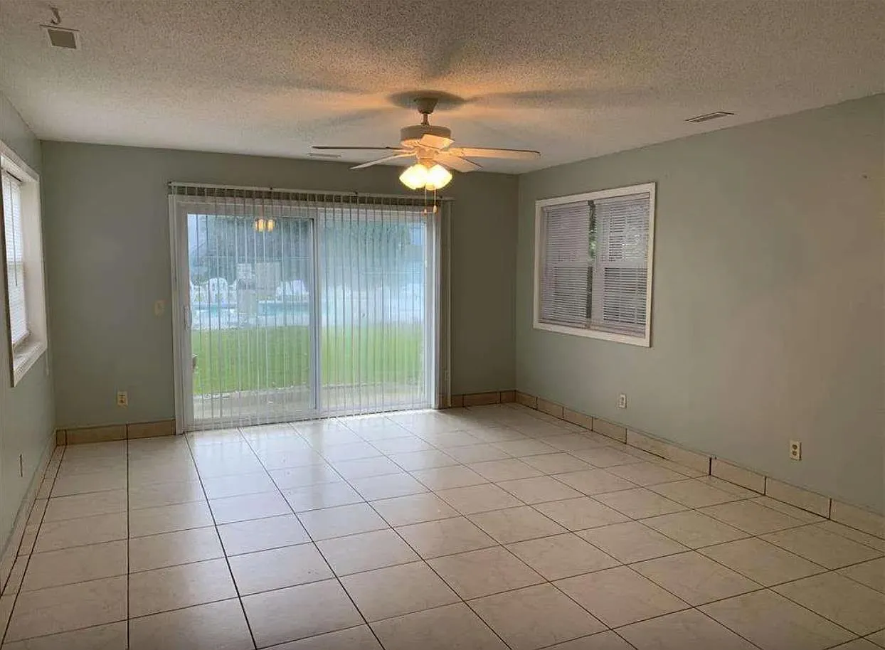 1 bed, 1.0 bath, 733 sqft, $1,100 — Photo 2
