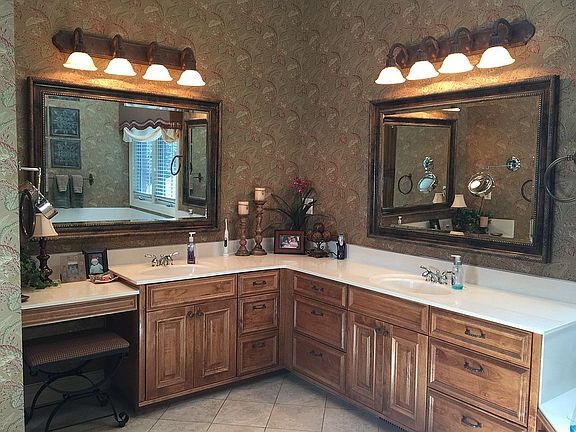 Master Bath w/ Vanity