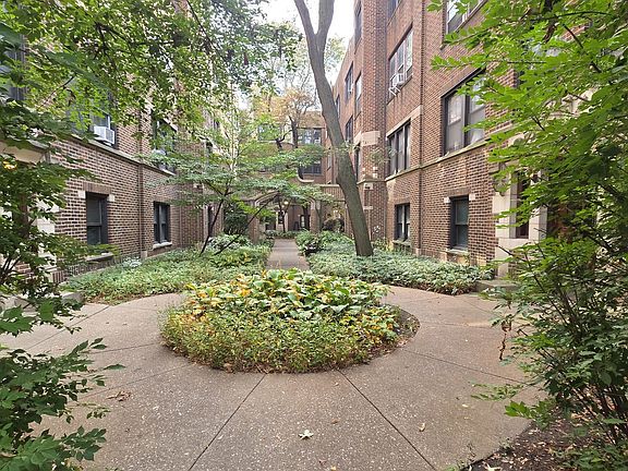 3rd image of 5457 S Ingleside Ave APT 1E