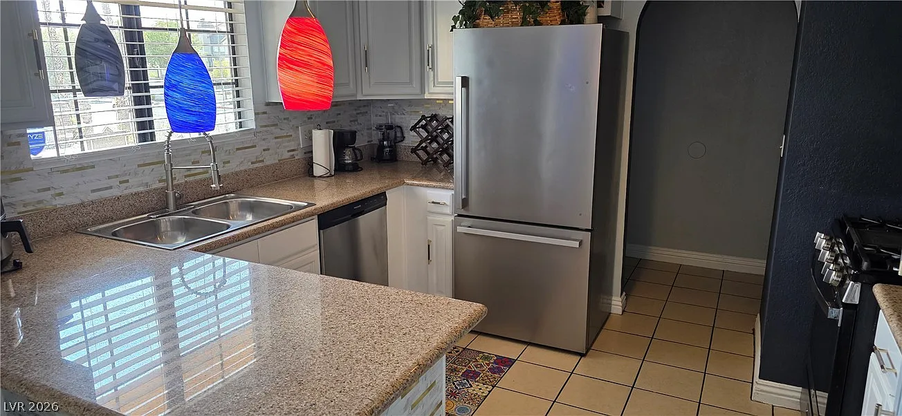 2 bed, 2.0 bath, 997 sqft, $1,750 — Photo 3