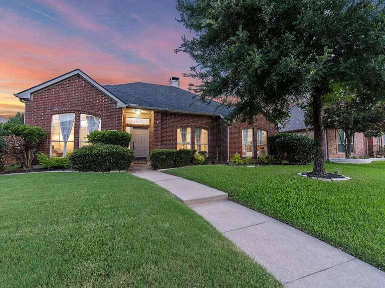 10313 Samantha Dr — Photo 2