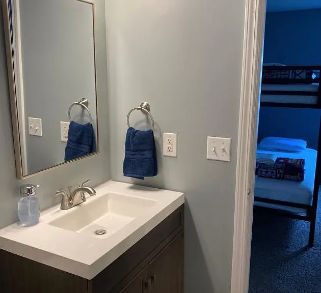 458 Vernon Pl — Photo 8