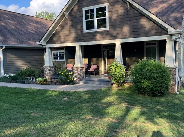 735 E Lakeview Dr, Hayesville, NC 28904