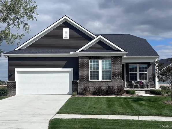 20473 W Kilburn Dr, Macomb, MI 48044