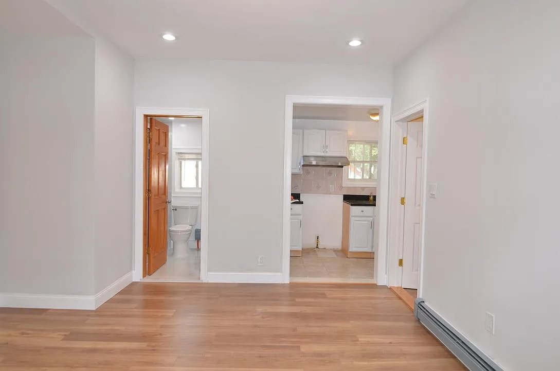 3 bed, 1400 sqft, $2,700 — Photo 3