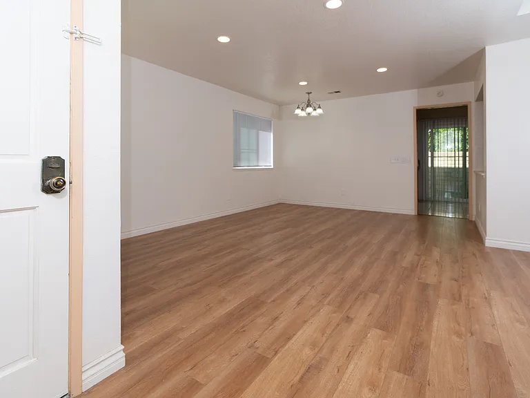 3633 Daybreak St — Photo 3