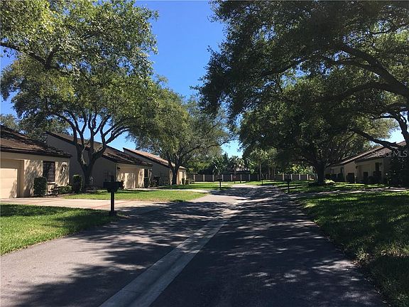 3rd image of 3710 Glen Oaks Manor Dr