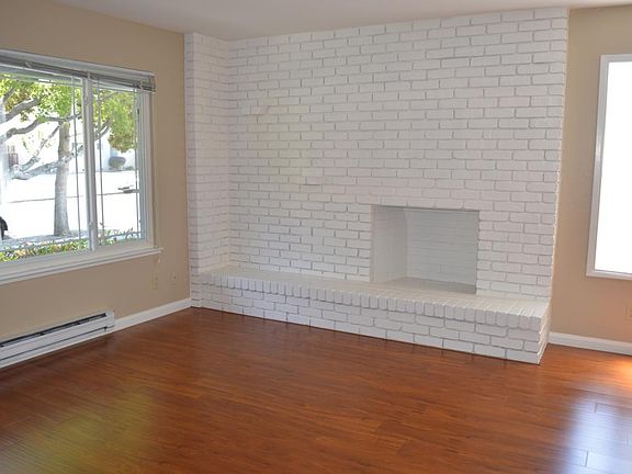 3rd image of 917 Tamarack Ln APT 1