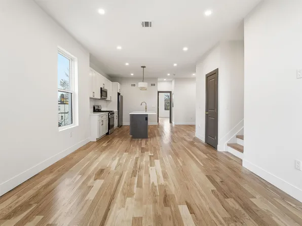 25 Lembeck Avenue image 9 of 26