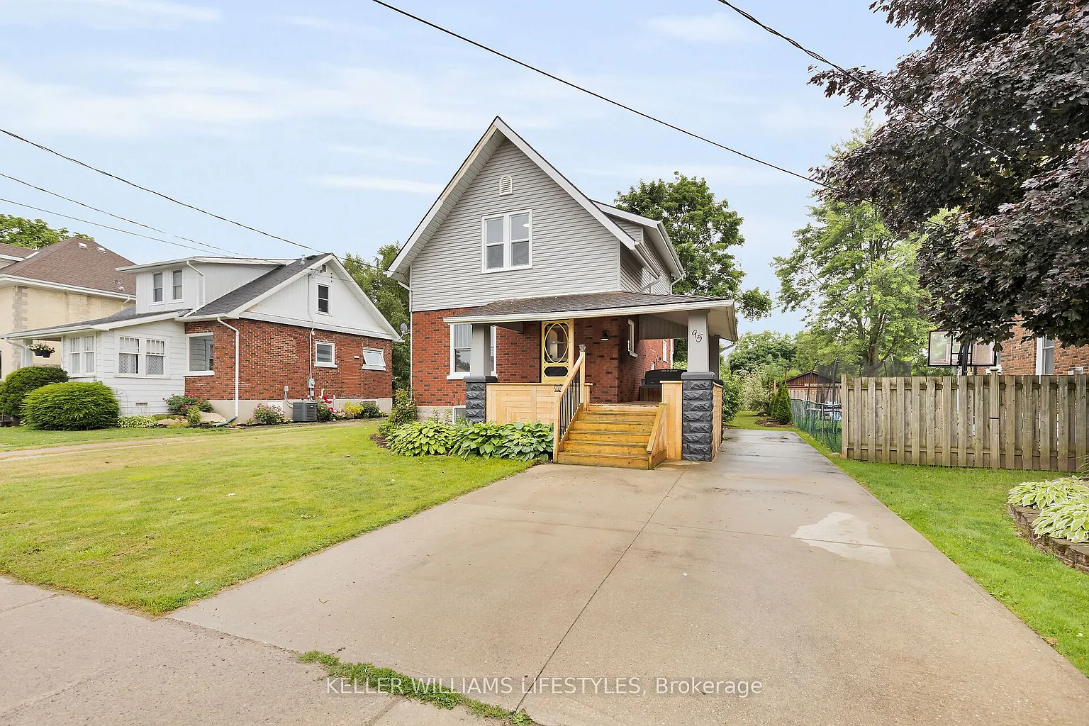 95 John St E photo 1