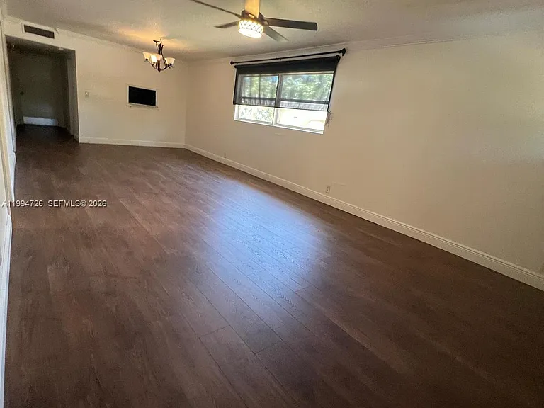 109 SW 1st Ave — Photo 8