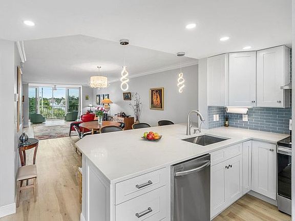 3rd image of 2809 Florida Boulevard #408
