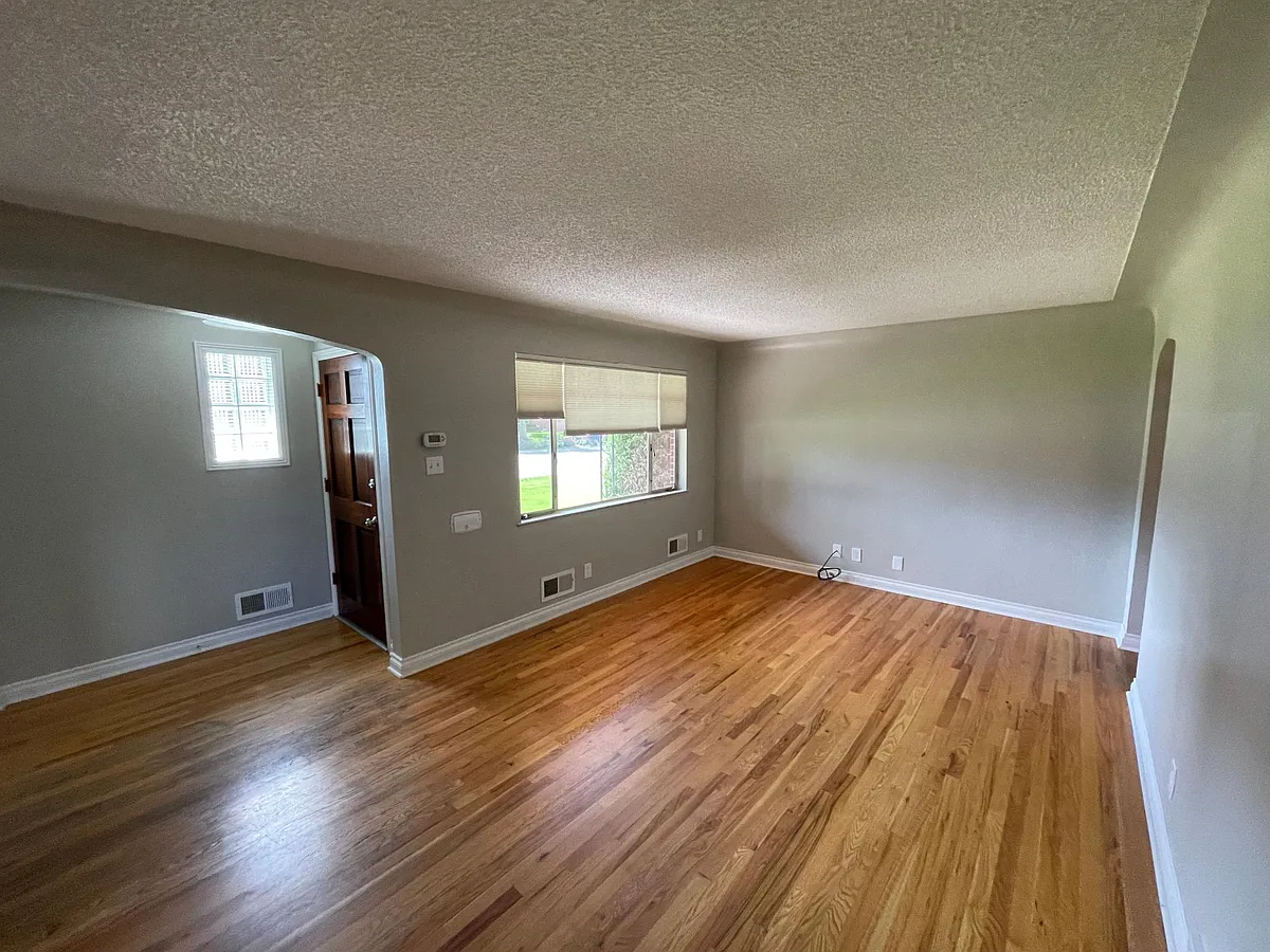 Main Living Room - 1505 S Clermont St