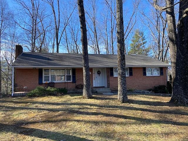 1st image of 4112 Woodridge Dr