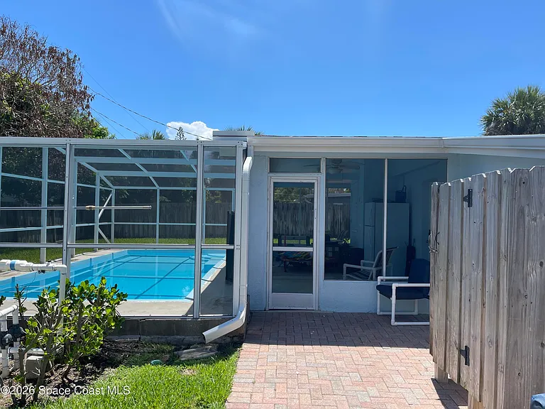 230 Avenida Central — Photo 2