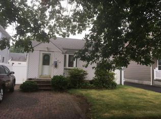 186 Greengrove Ave, Uniondale, NY 11553