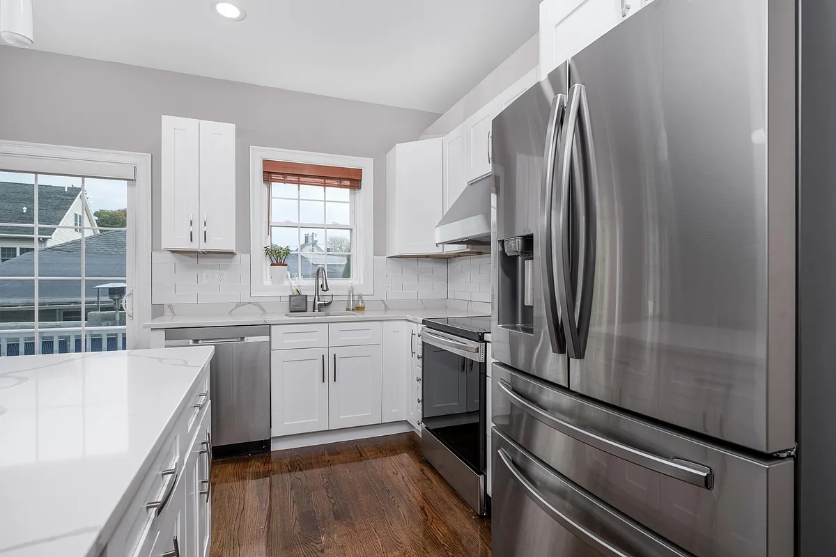 Building Photo - 21 Bellevue Ave #2