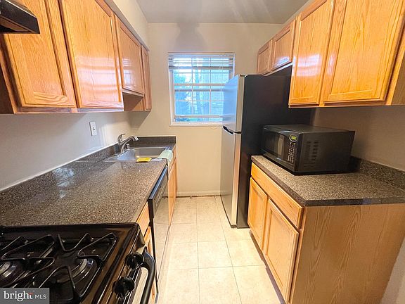 5th image of 1224 N Meade St APT 22
