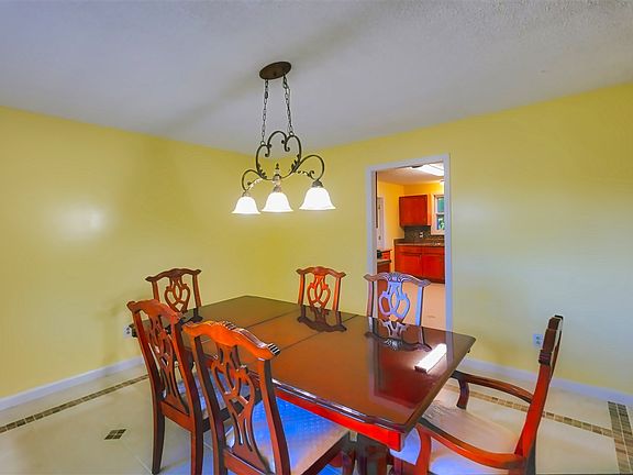 4th image of 105 Twin Lakes Dr