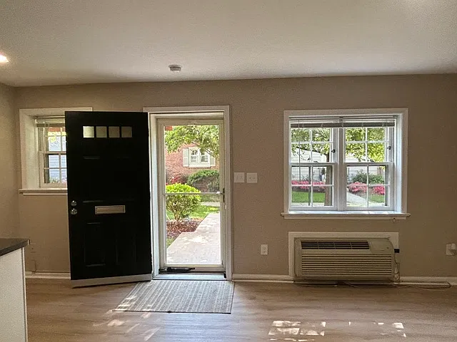 Studio, 525 sqft, $1,800 — Photo 3