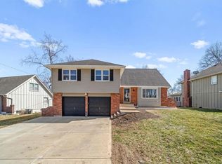 1124 N Walker Ln, Olathe, KS 66061
