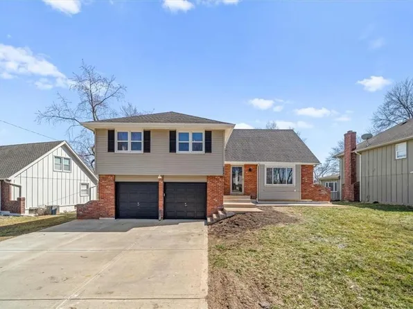 1124 N Walker Ln, Olathe, KS 66061