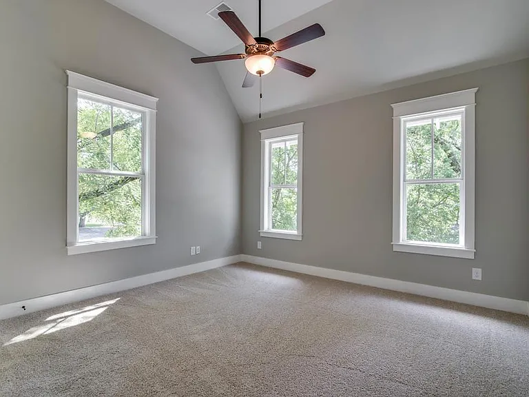 135 Marie St — Photo 15