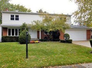 142 King Ln, Des Plaines, IL