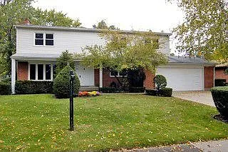 142 King Ln photo 1