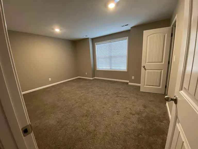 135 Country Ln — Photo 16
