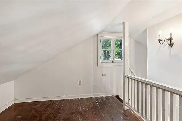 2021 Burgundy St #REAR — Photo 10