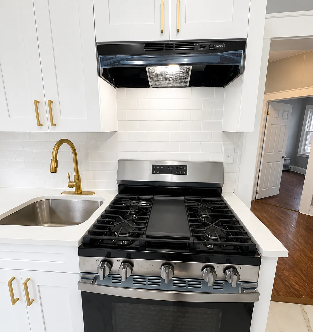 4 bed, 1.5 bath, 1100 sqft, $2,375 — Photo 3