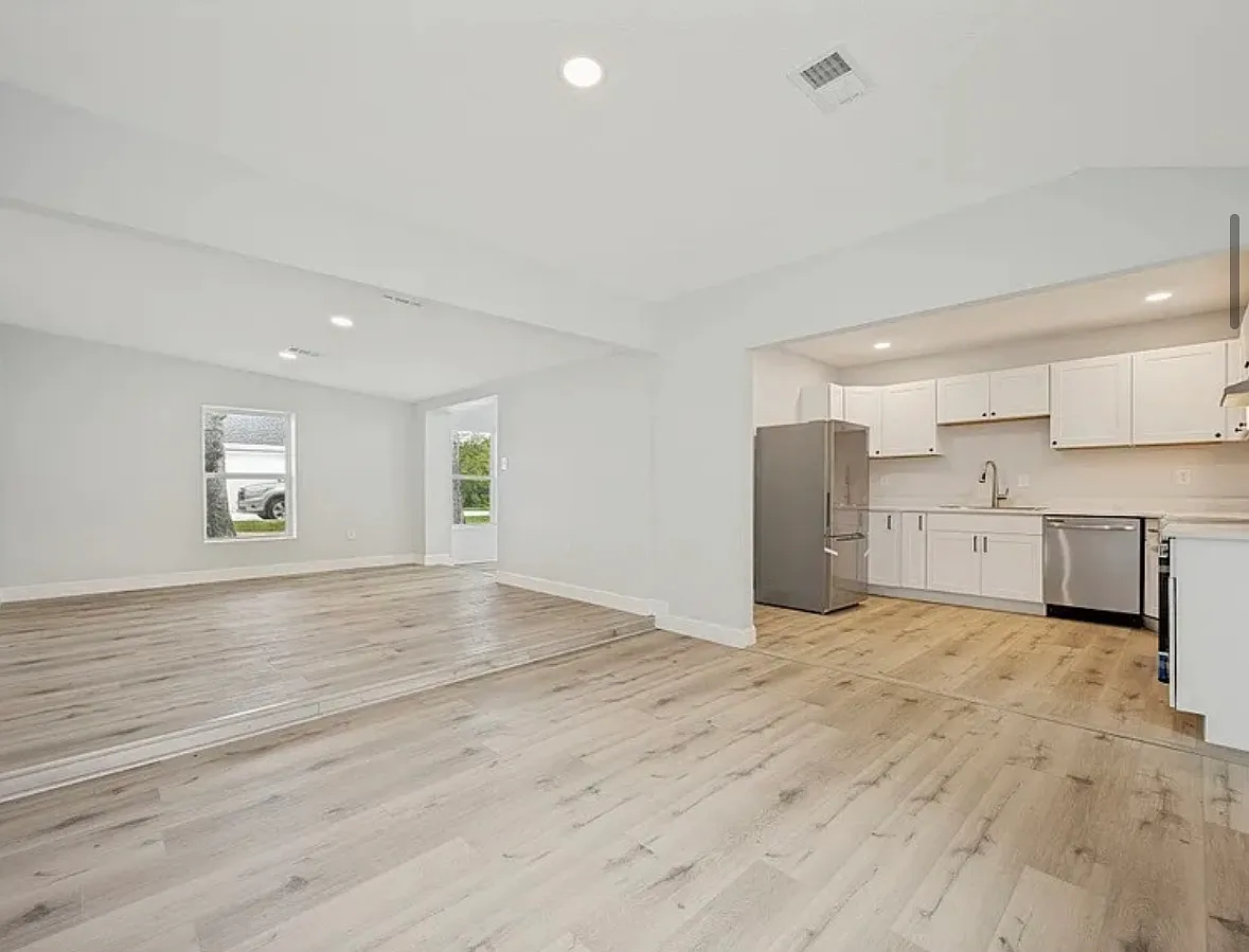 5 bed, 3200 sqft, $2,500 — Photo 3
