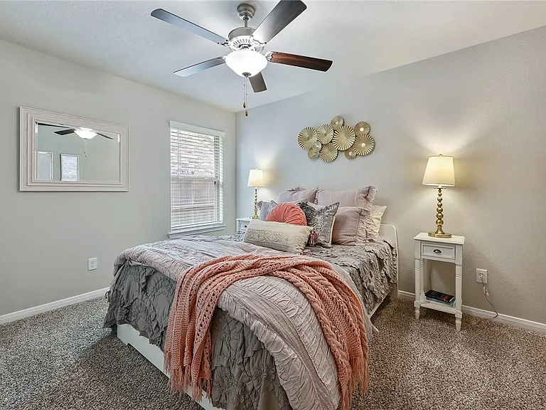 4264 Harding Way — Photo 11