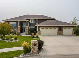1458 Robert Cir, Grand Forks, ND 58201