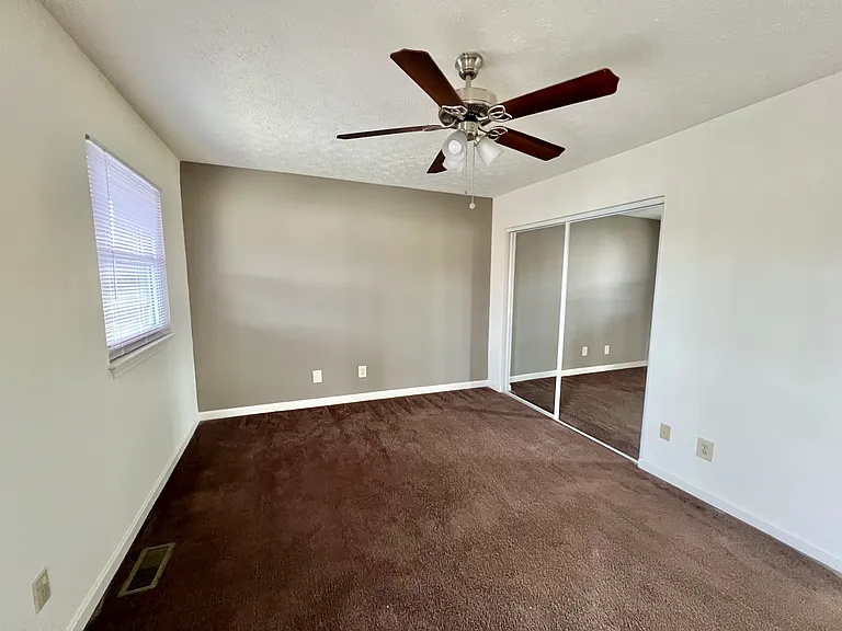 Mayfair Apartments — Photo 38