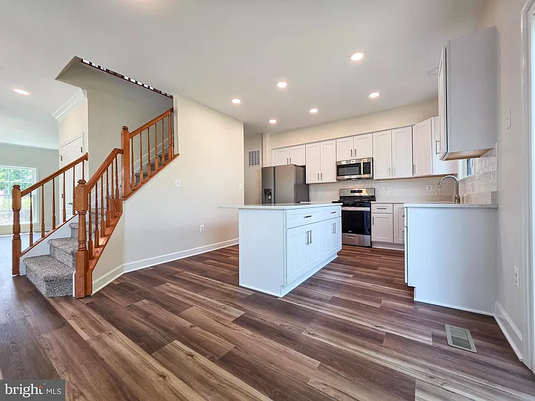 3300 Broker Ln — Photo 3