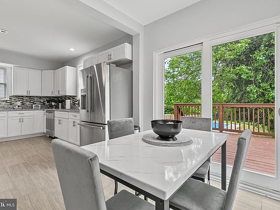 3rd image of 711 Woodbourne Ave