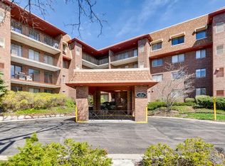 101 Old Oak Dr APT 108, Buffalo Grove, IL