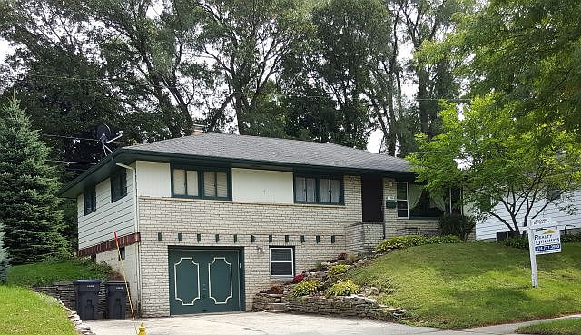 1st image of 215 S Hine Ave