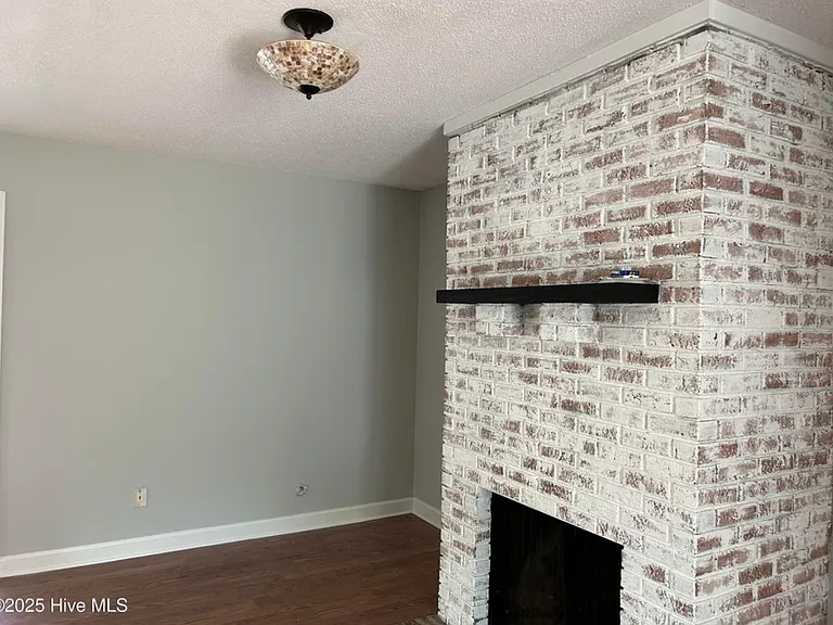 3414 Middle Sound Loop Rd — Photo 4