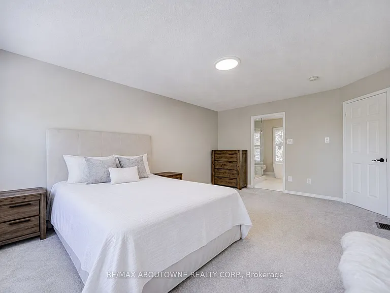 1273 Blackthorn Pl — Photo 21
