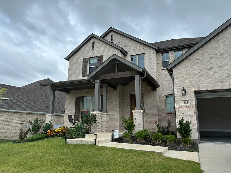 4613 Summit View Dr — Photo 1