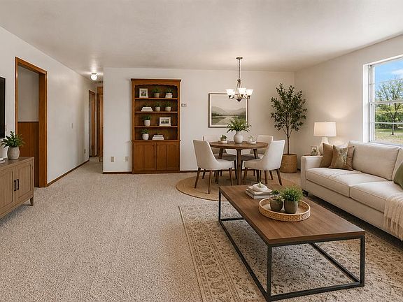 3rd image of 122 N Montebella Ter