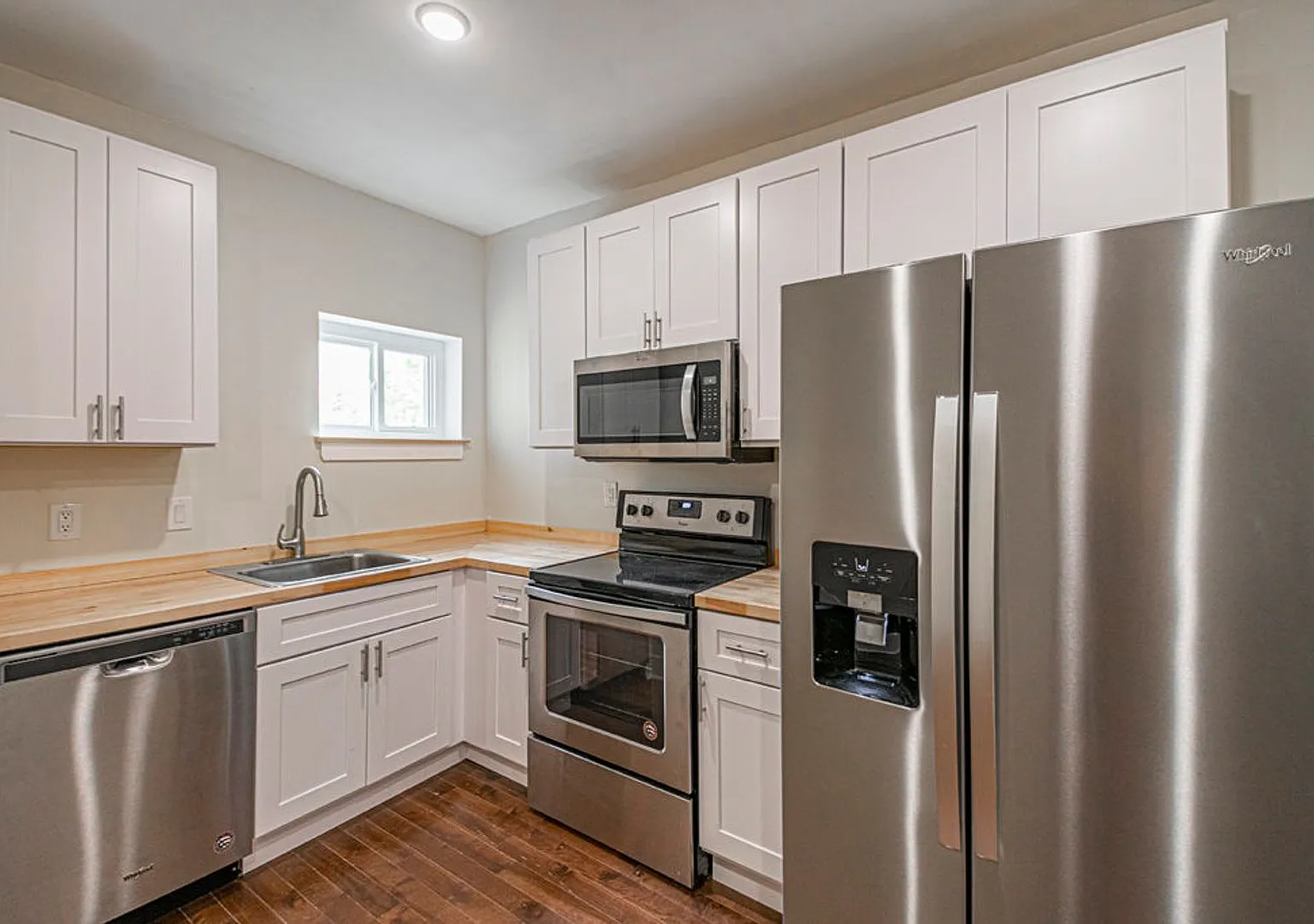 South Street One Bedroom Apartment — Photo 1