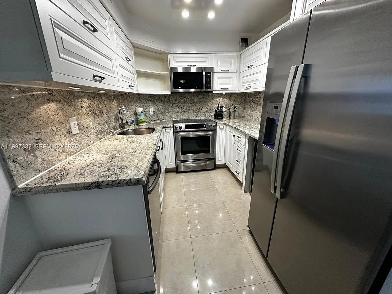 The Alexander Condo — Photo 1