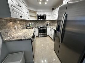 5225 Collins Ave, Miami Beach, FL