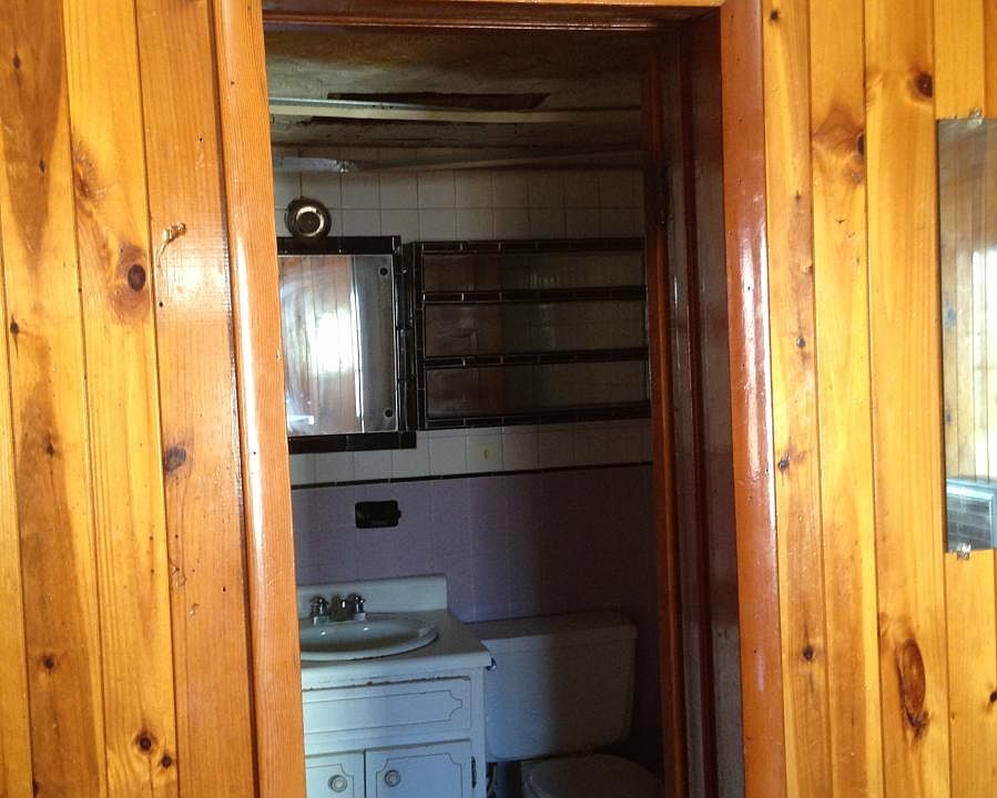 2nd image of 308 Lamont St APT 2