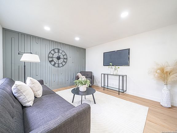 4th image of 3127 COLONY DR