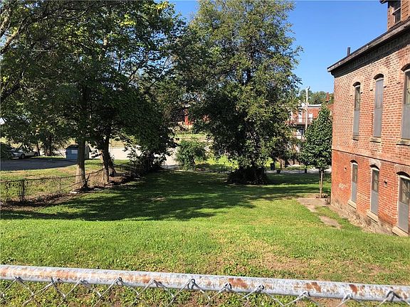 5th image of 608 N 10th St